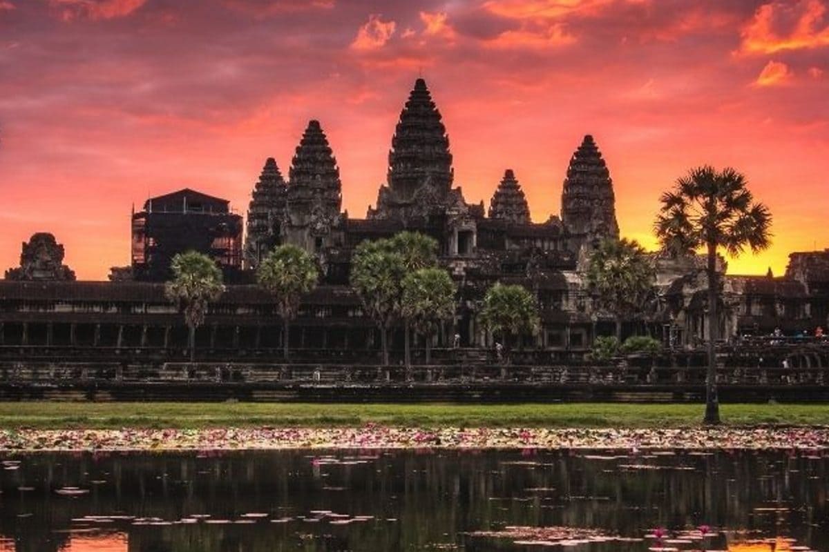 angkor wat at sunrise siem reap 16724743743x2 Bcd5GG