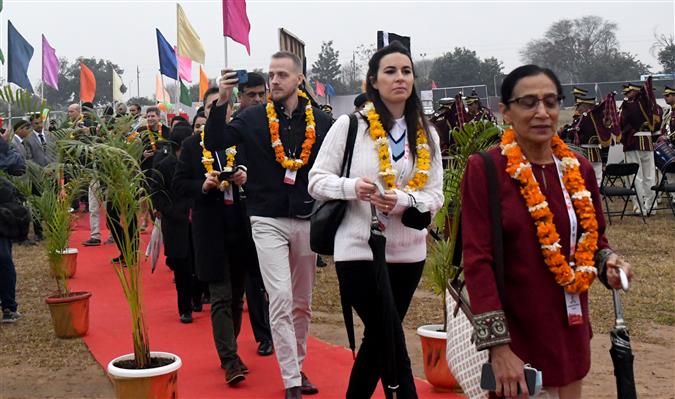 2023 1largeimg 2047024495 bjitgV