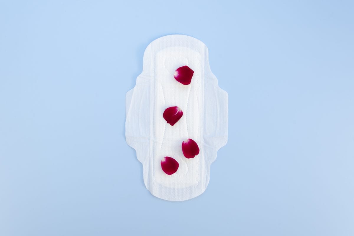 sanitary towel with flower petals 16755777333x2 LcphM6