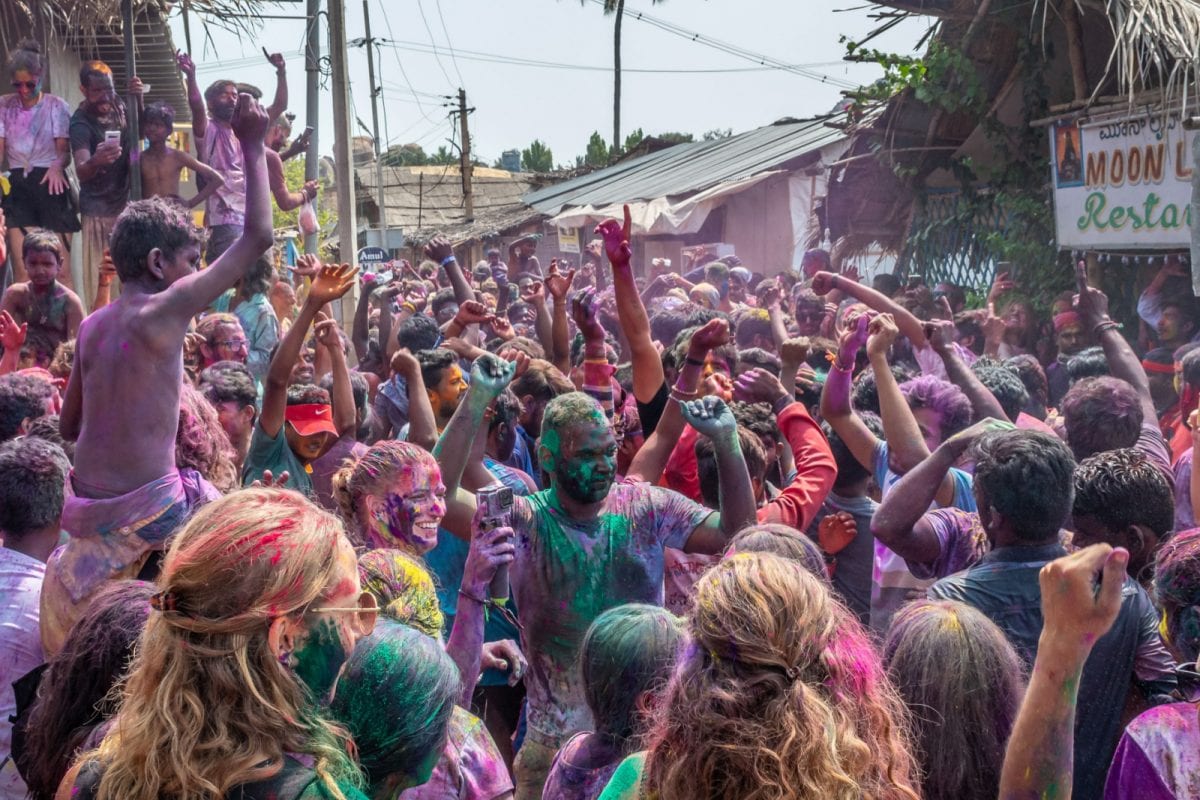 hampi holi 16779992323x2 I3evcQ